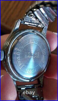 Vintage Icon, 1954 Timex Watch 33mm Manual parts or as is RED HAND