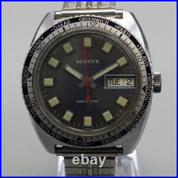 Vintage Neuvex Electronic Watch Men Silver Tone Day Date BROKEN PARTS OR REPAIR